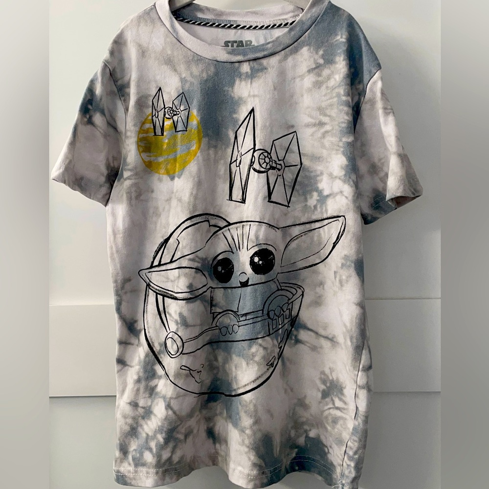 Star Wars tee with baby Yoda!